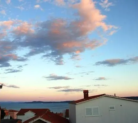 Mit Terrasse Und Grill Lägenhet