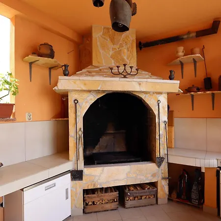 Apartment Mit Terrasse Und Grill Trogir