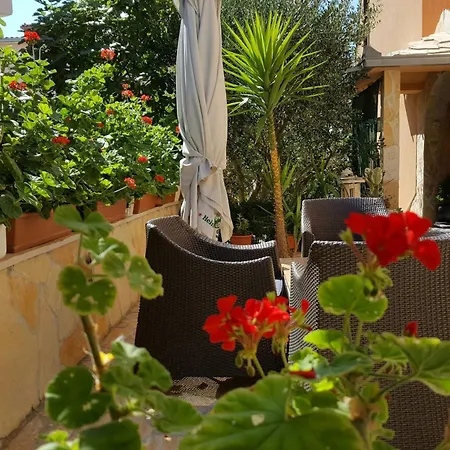 Apartment Mit Terrasse Und Grill Trogir